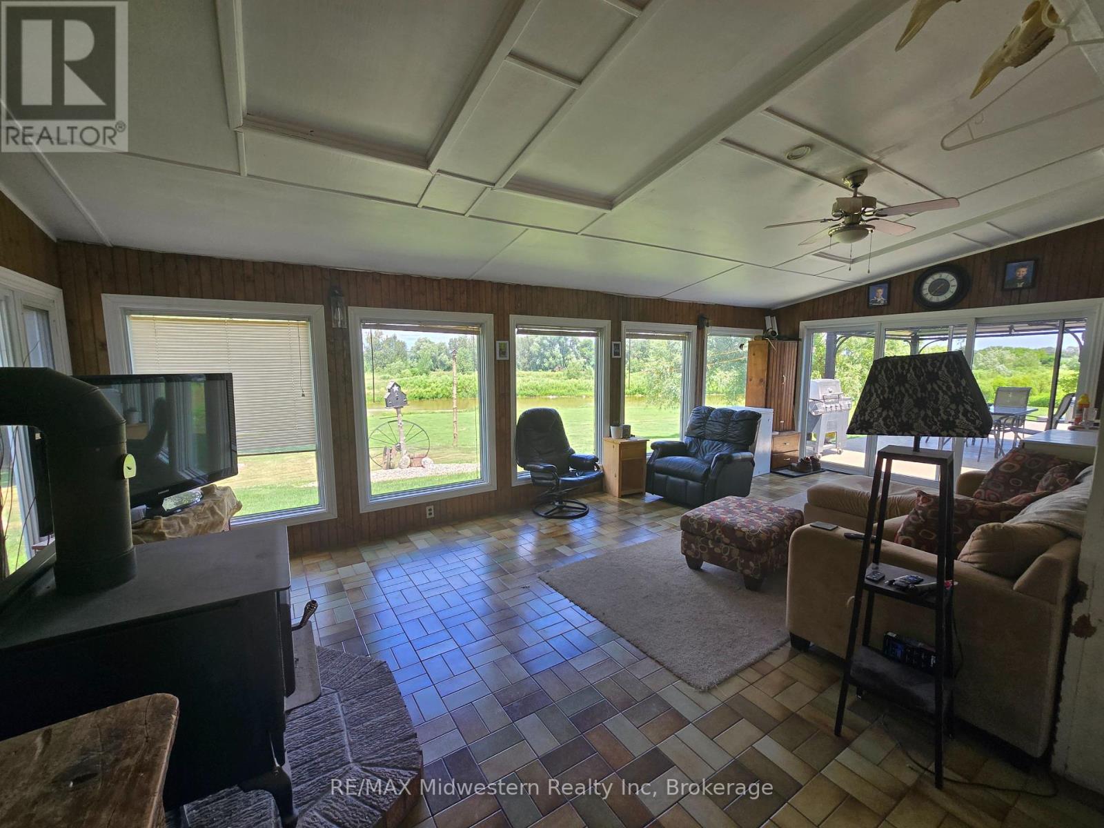 Photo 11 of 2081 John Street E, Howick ON