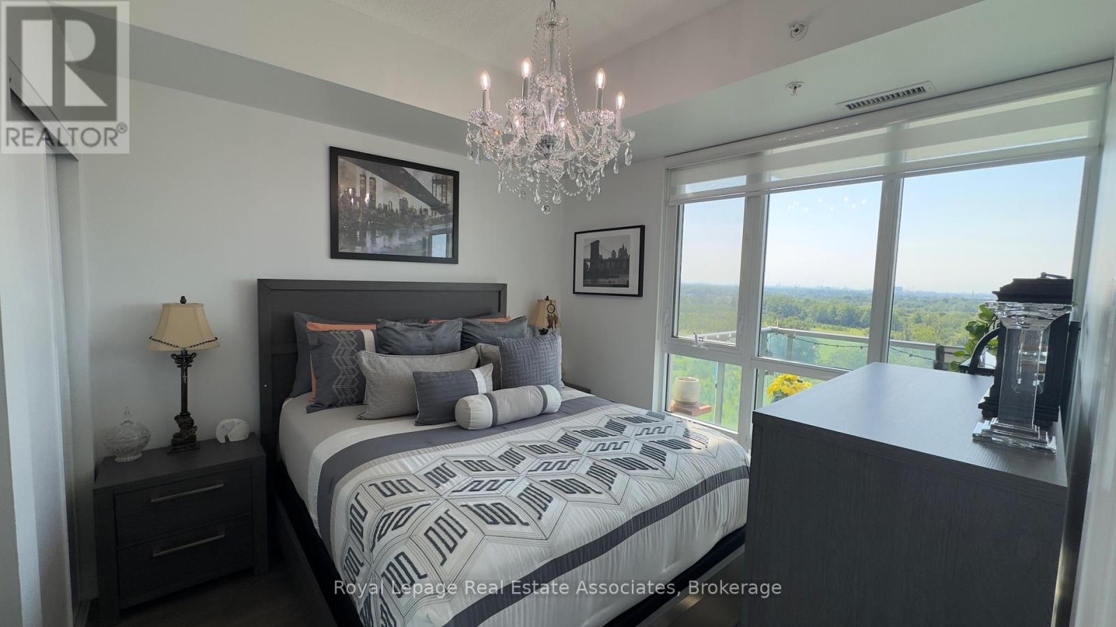 Photo 9 of 801 65 Yorkland Boulevard, Brampton ON