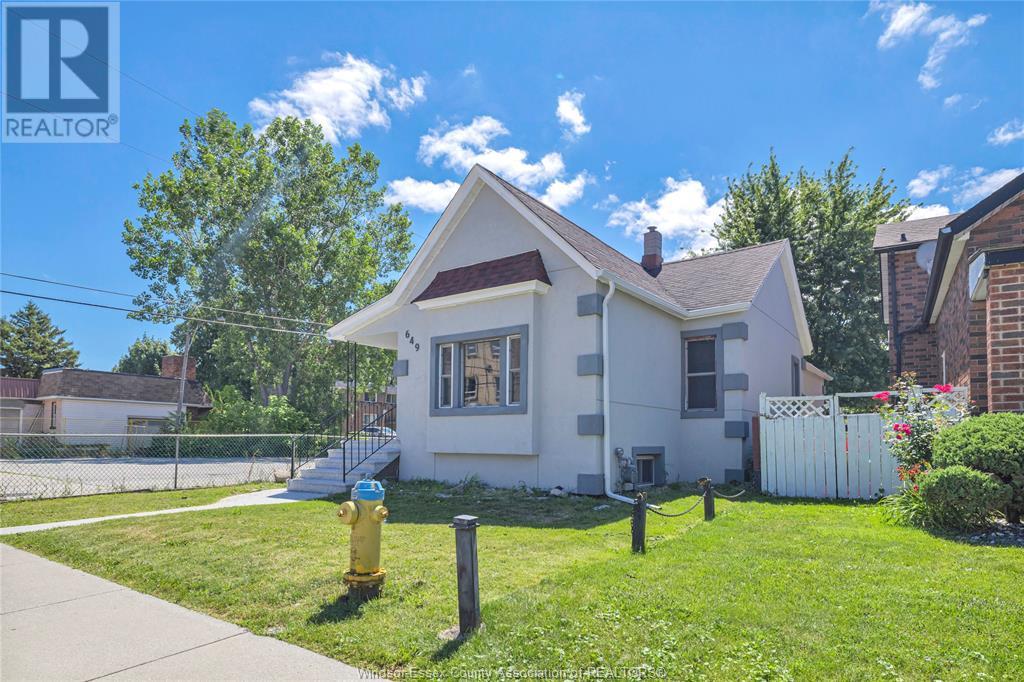 Photo 3 of 649 Cataraqui, Windsor ON