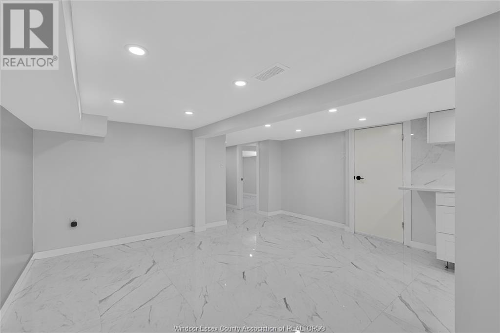Photo 32 of 649 Cataraqui, Windsor ON