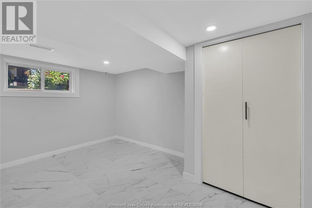 Photo 39 of 649 Cataraqui, Windsor ON
