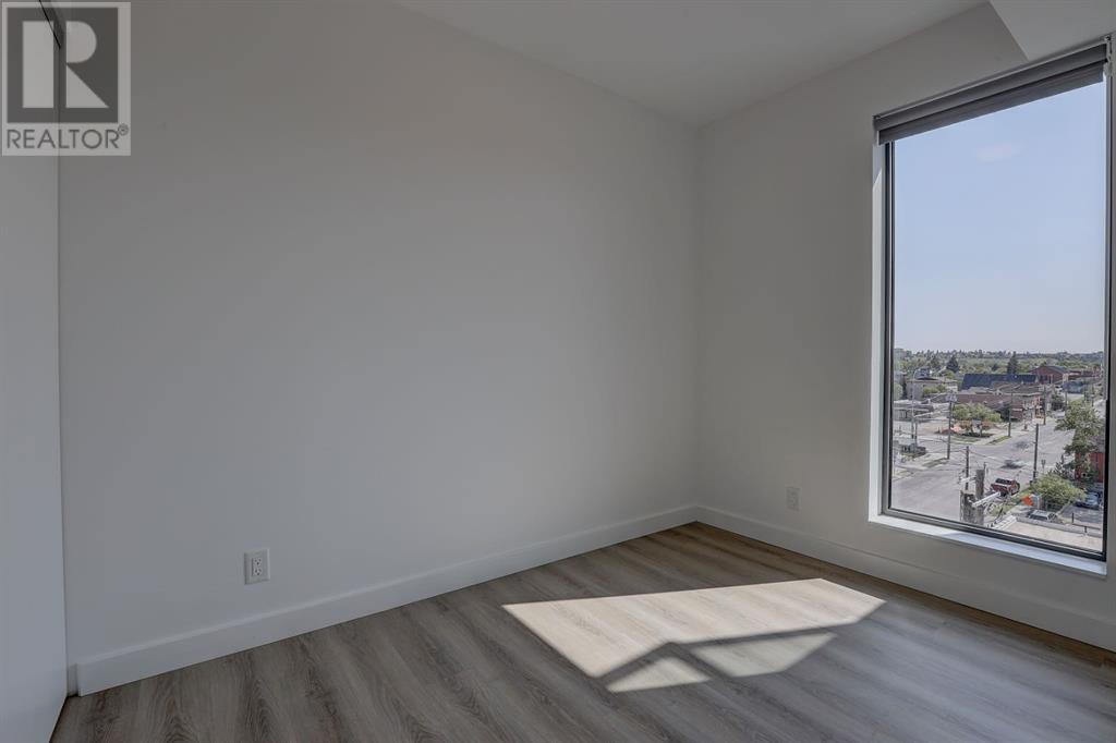 Single Family House for Sale in    Street NE Crescent Heights Calgary 
