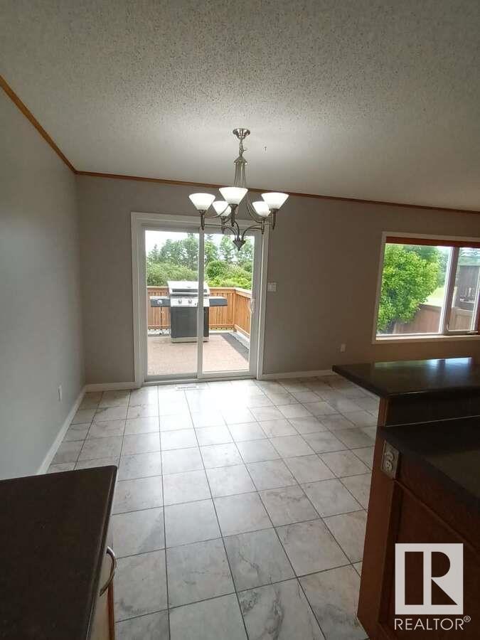 Photo 11 of 806 Highwood Bv, Devon AB