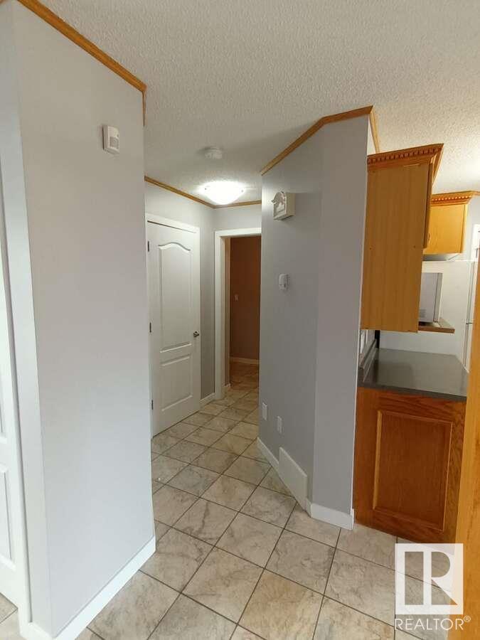 Photo 12 of 806 Highwood Bv, Devon AB