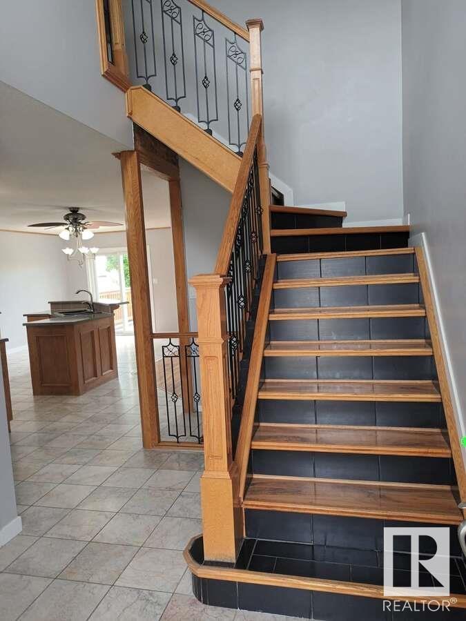 Photo 14 of 806 Highwood Bv, Devon AB