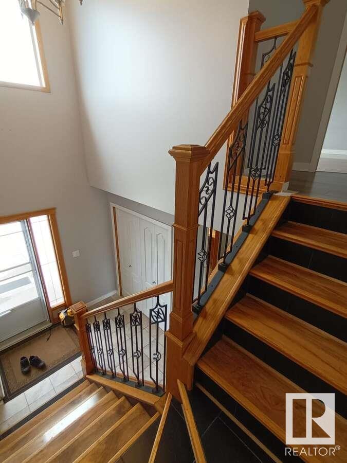 Photo 15 of 806 Highwood Bv, Devon AB
