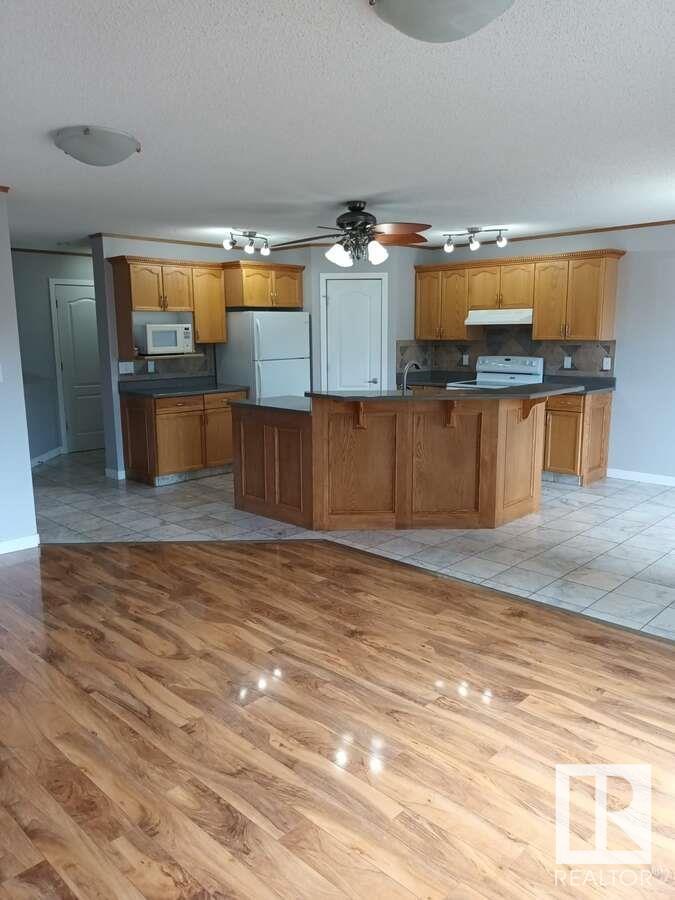 Photo 2 of 806 Highwood Bv, Devon AB