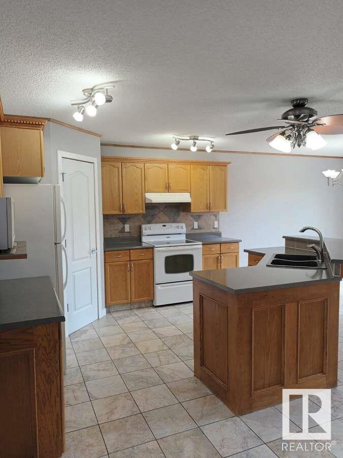 Photo 3 of 806 Highwood Bv, Devon AB
