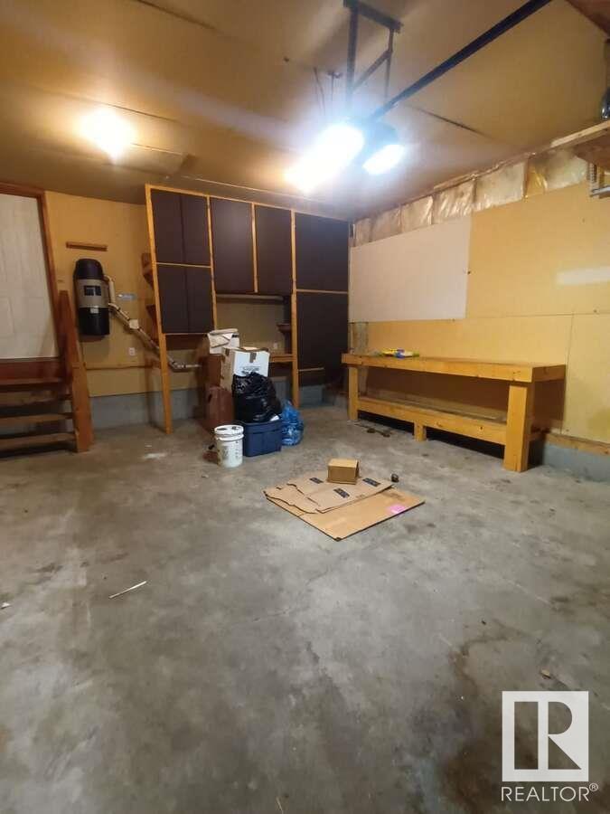 Photo 35 of 806 Highwood Bv, Devon AB