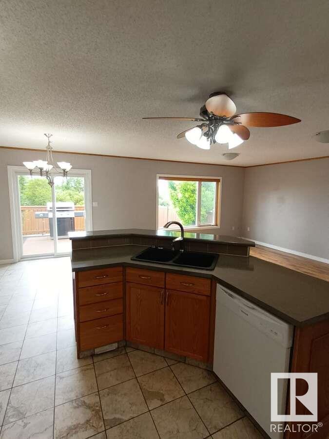 Photo 8 of 806 Highwood Bv, Devon AB