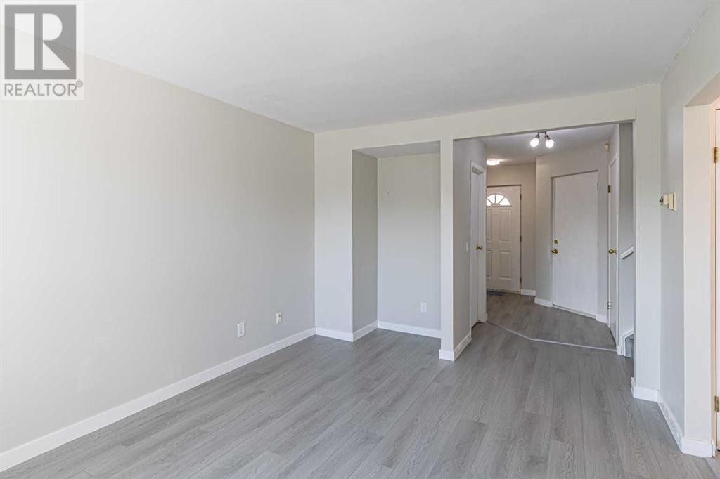 Single Family House for Sale in  Sandpiper Lane NW Sandstone Valley Calgary 