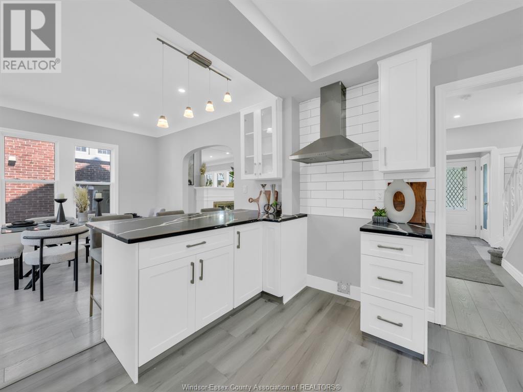 Photo 2 of 1331 Victoria Avenue, Windsor ON