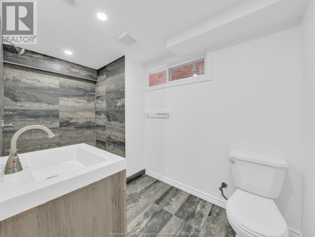 Photo 37 of 1331 Victoria Avenue, Windsor ON