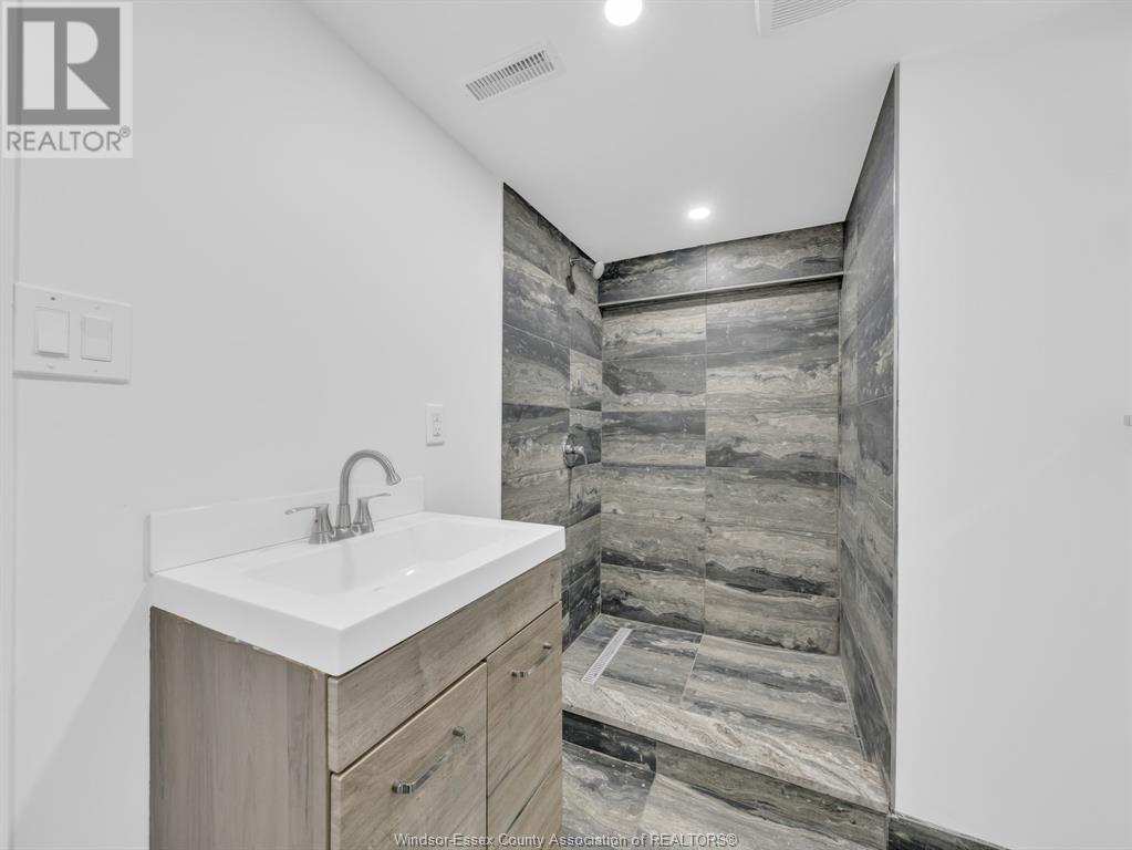 Photo 3 of 1331 Victoria Avenue, Windsor ON