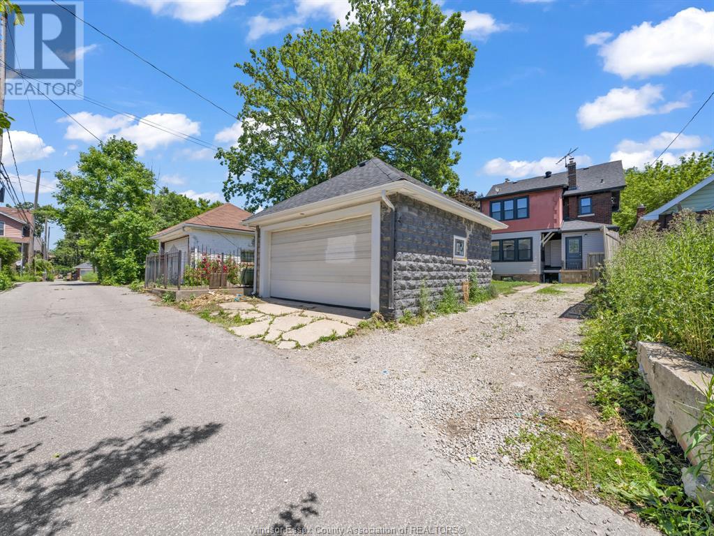 Photo 18 of 1331 Victoria Avenue, Windsor ON