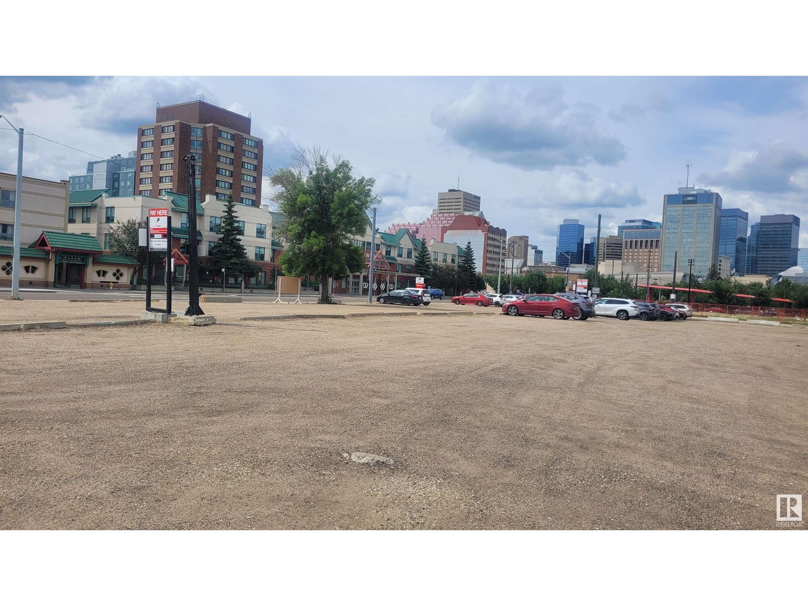 Photo 6 of 9523 103 Av Nw, Edmonton AB