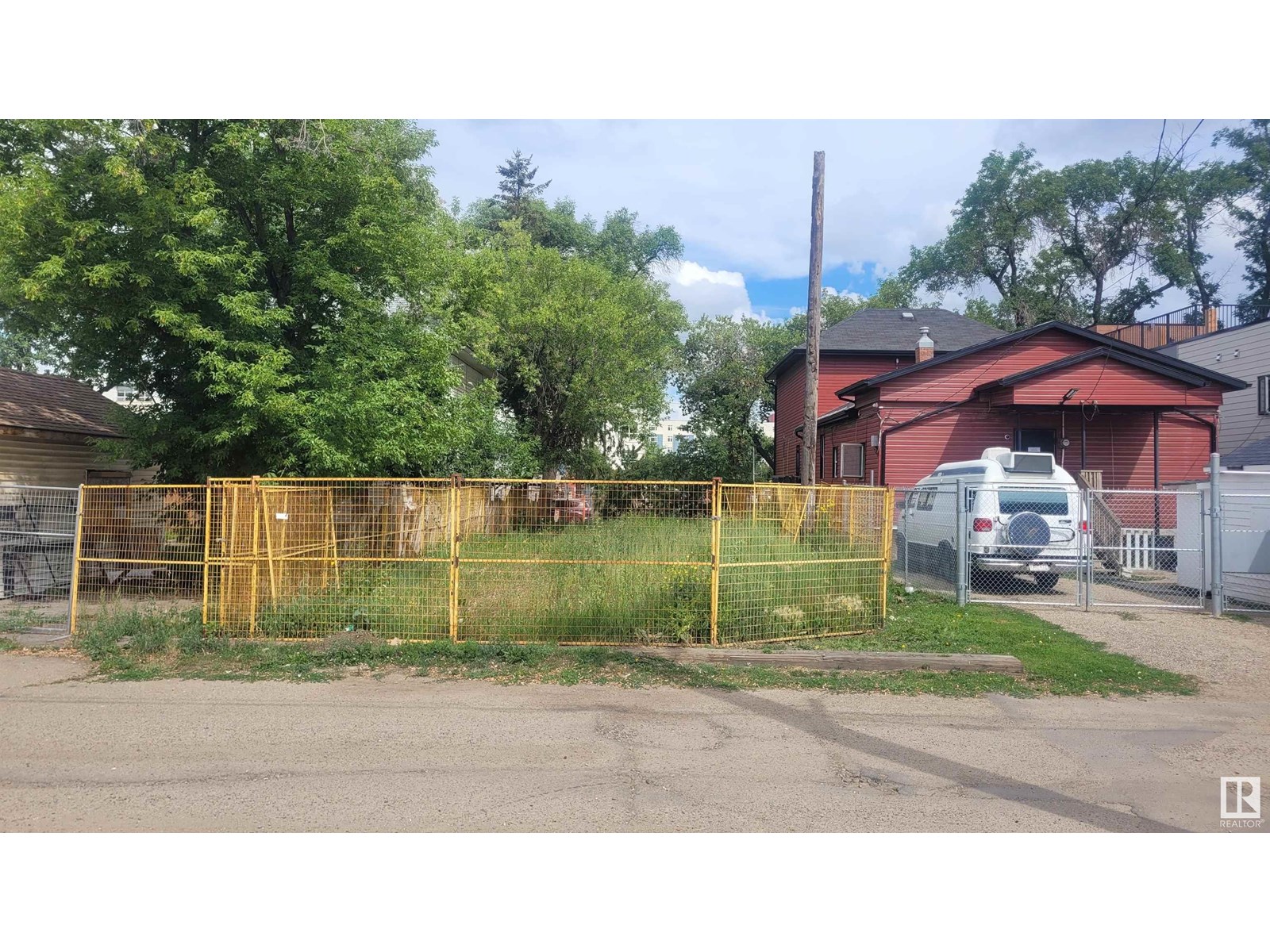 Photo 3 of 9523 103 Av Nw, Edmonton AB