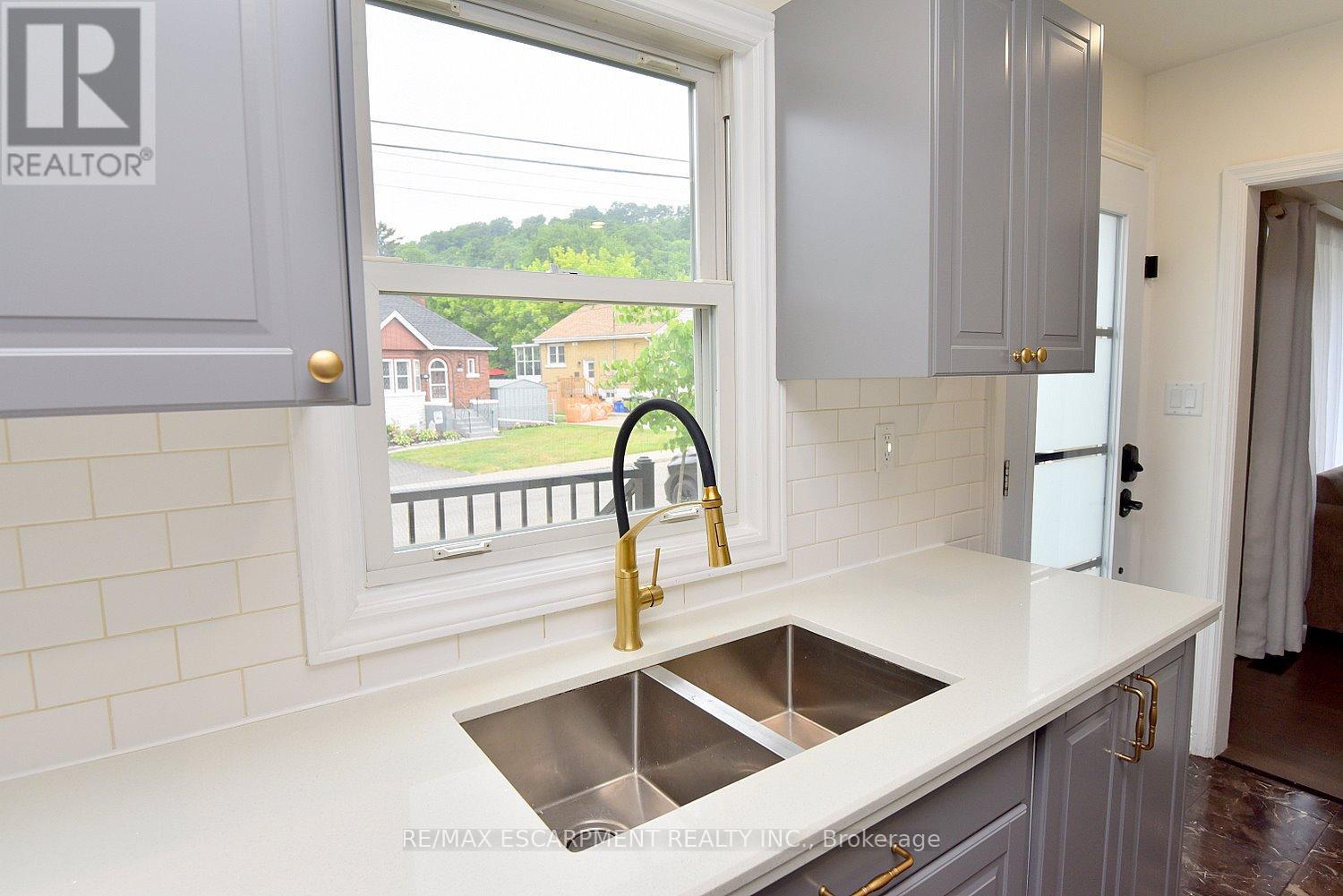 Single Family House for Sale in  DUNKIRK AVENUE Hamilton (Rosedale) 