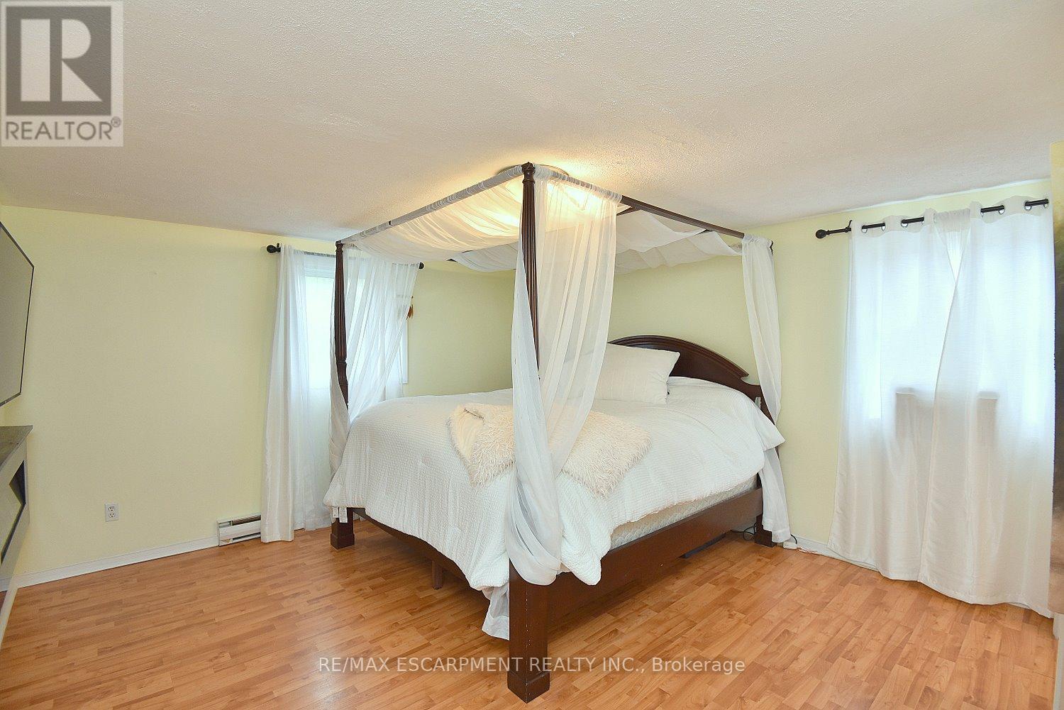 Single Family House for Sale in  DUNKIRK AVENUE Hamilton (Rosedale) 