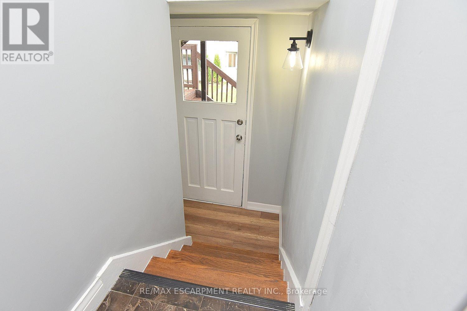 Single Family House for Sale in  DUNKIRK AVENUE Hamilton (Rosedale) 