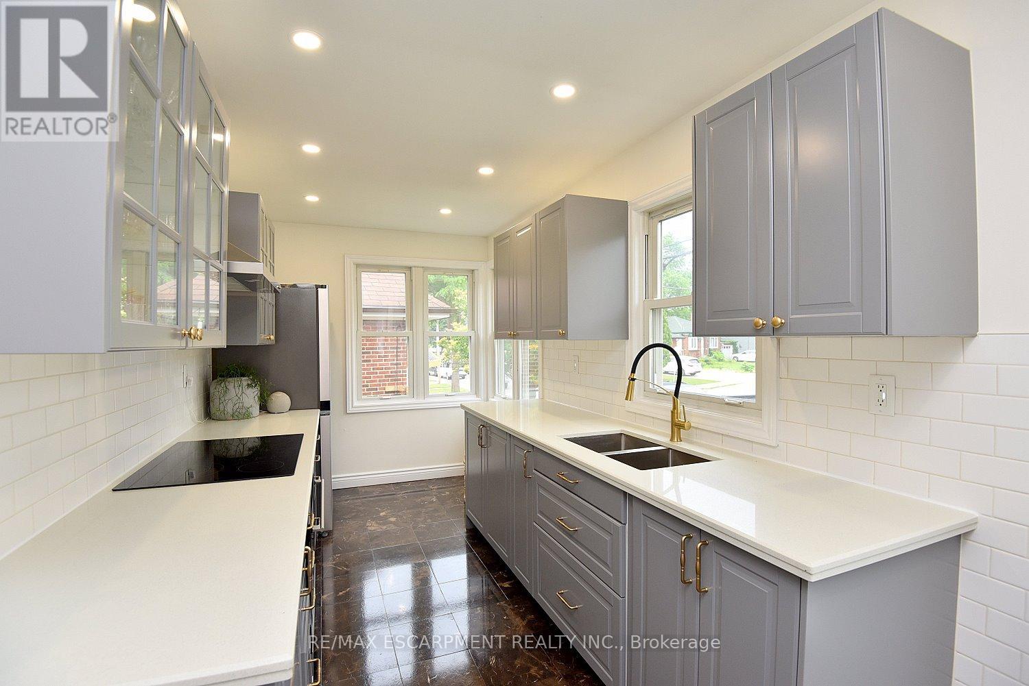 Single Family House for Sale in  DUNKIRK AVENUE Hamilton (Rosedale) 
