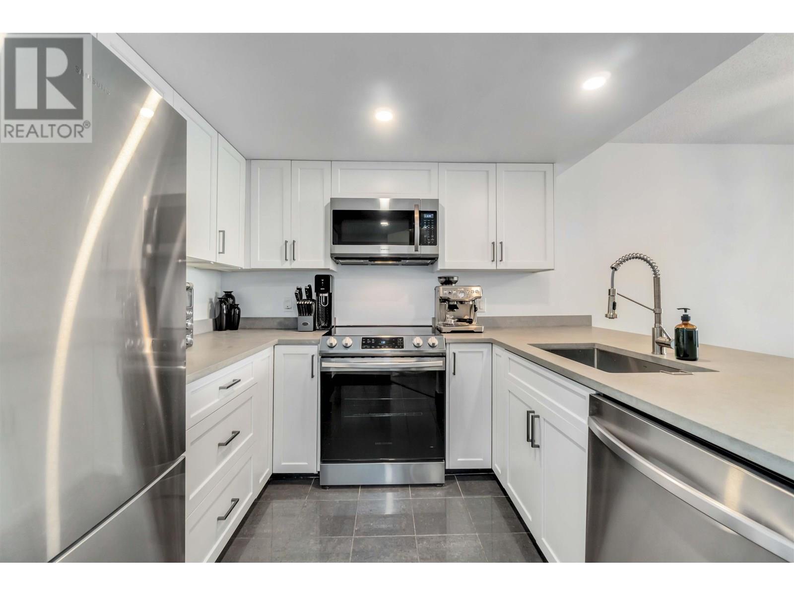 Photo 8 of 405 1045 Quayside Drive, New Westminster BC