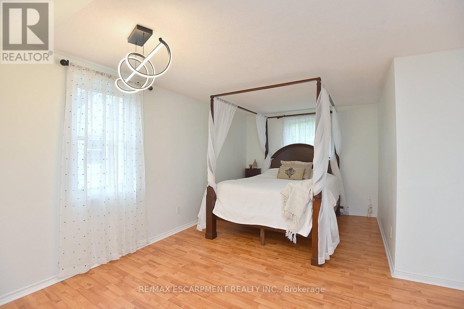 Single Family House for Sale in  DUNKIRK AVENUE Hamilton (Rosedale) 