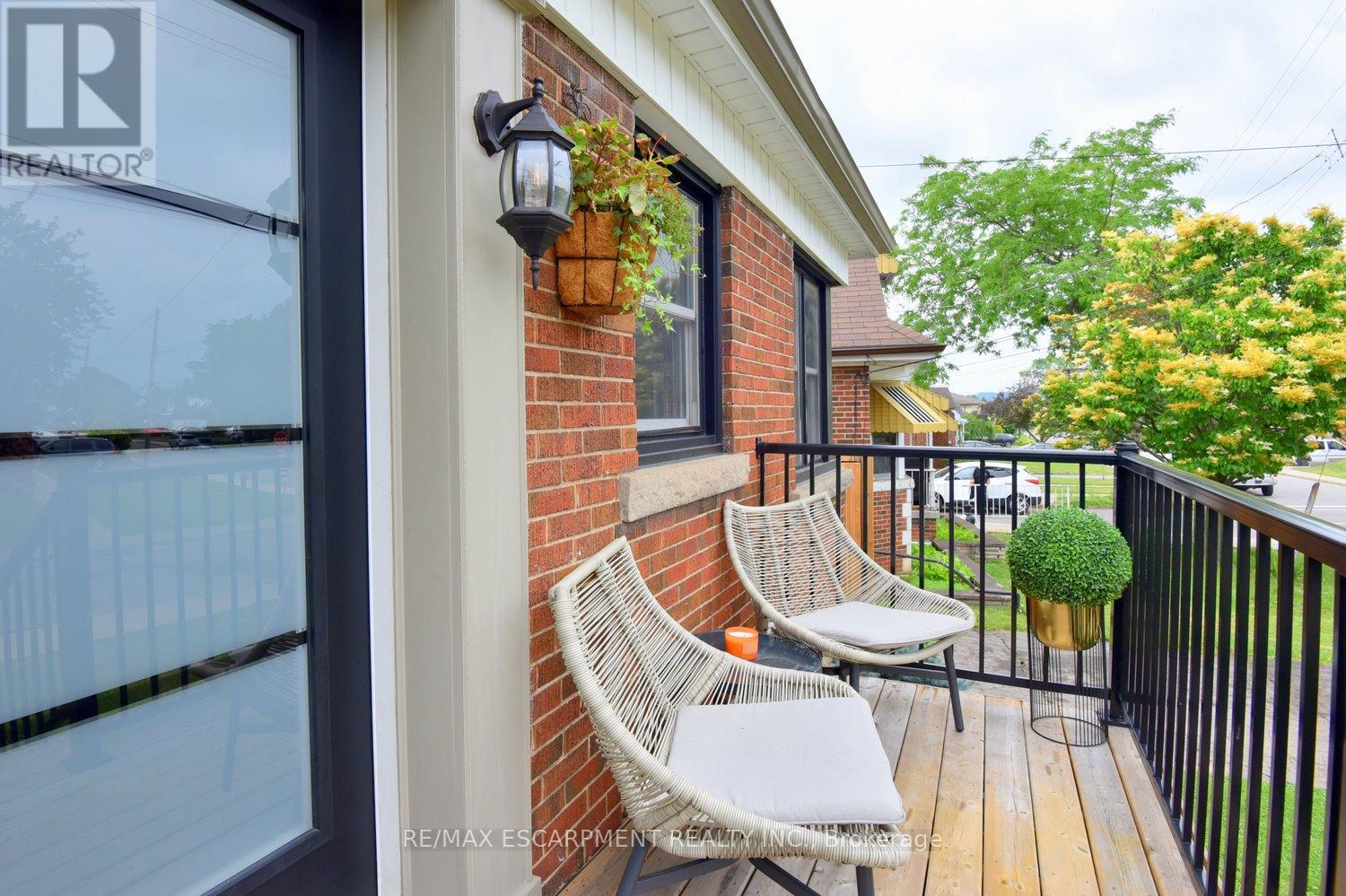 Single Family House for Sale in  DUNKIRK AVENUE Hamilton (Rosedale) 