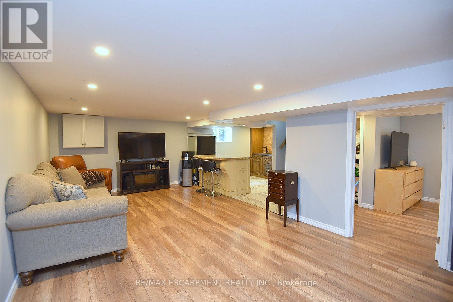 Single Family House for Sale in  DUNKIRK AVENUE Hamilton (Rosedale) 