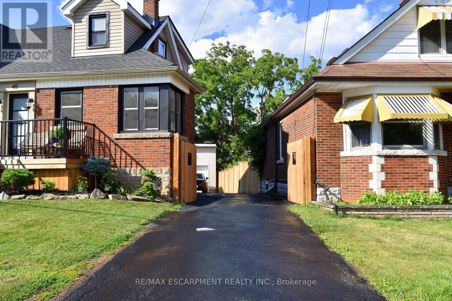 Single Family House for Sale in  DUNKIRK AVENUE Hamilton (Rosedale) 