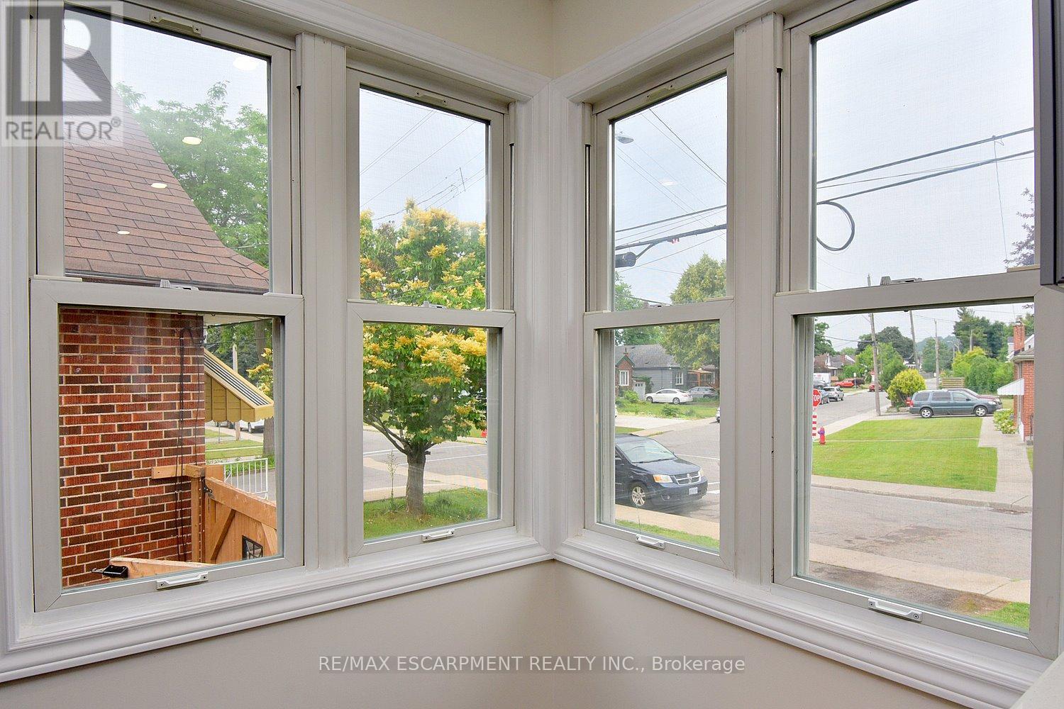 Single Family House for Sale in  DUNKIRK AVENUE Hamilton (Rosedale) 