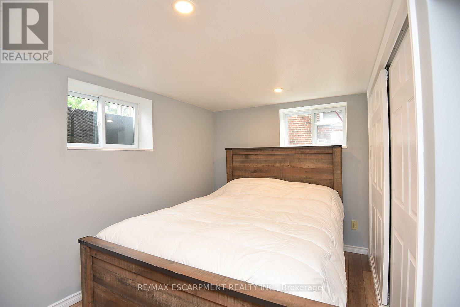 Single Family House for Sale in  DUNKIRK AVENUE Hamilton (Rosedale) 