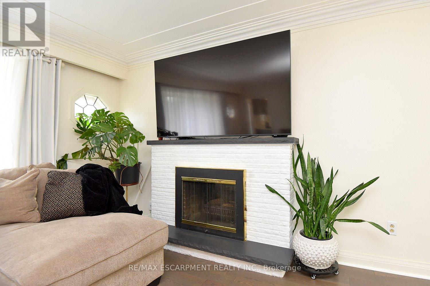 Single Family House for Sale in  DUNKIRK AVENUE Hamilton (Rosedale) 