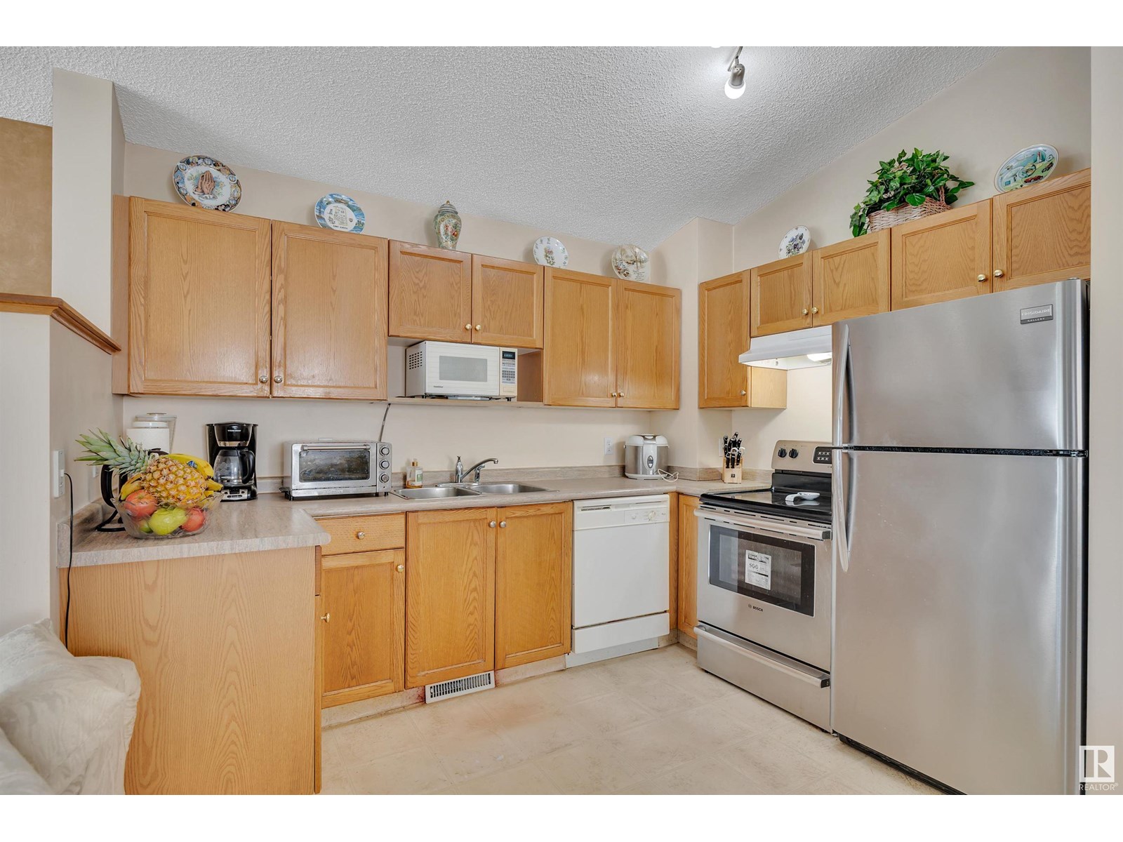 Photo 22 of 15016 134 St Nw, Edmonton AB