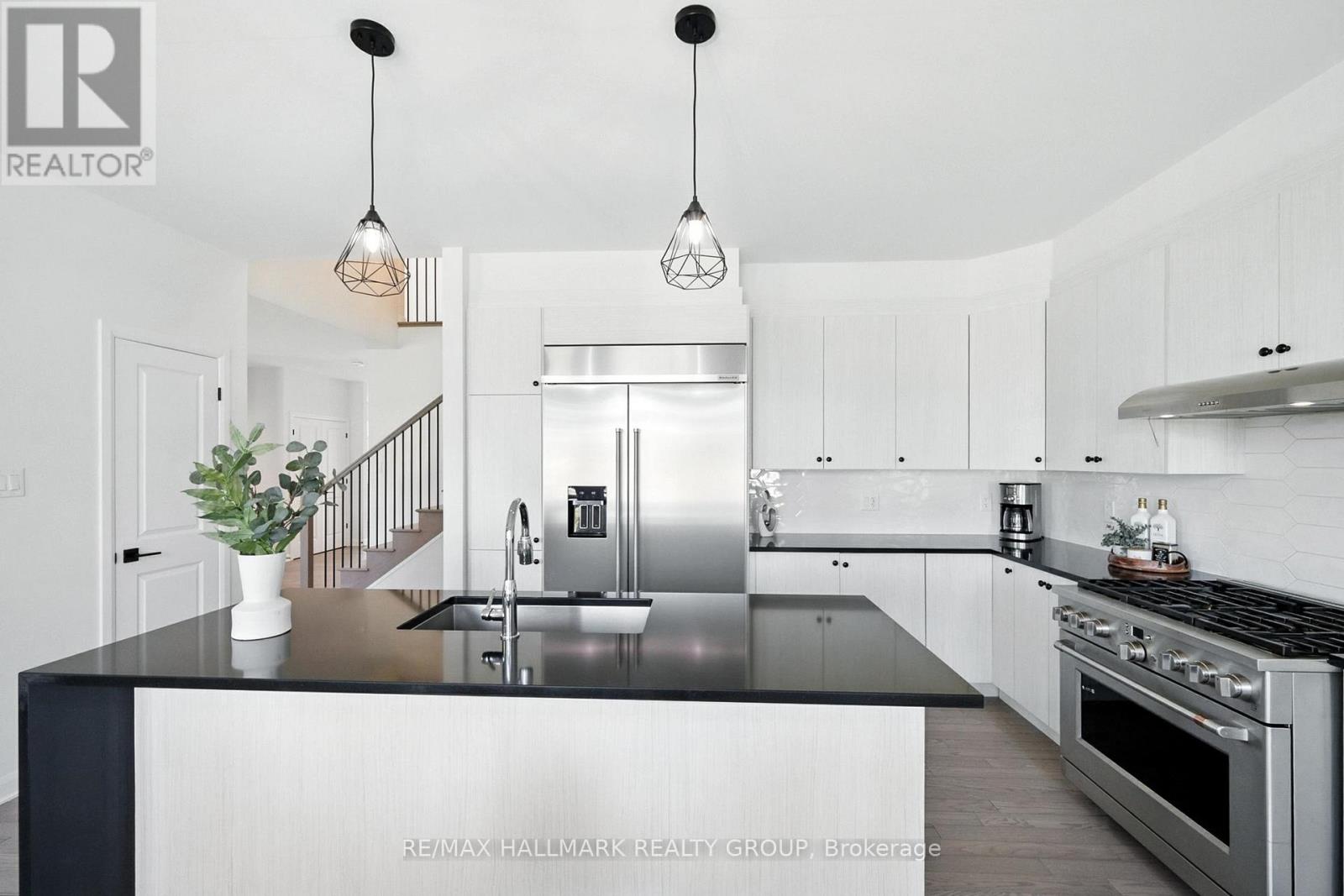 Photo 33 of 547 Anchor Circle, Ottawa ON