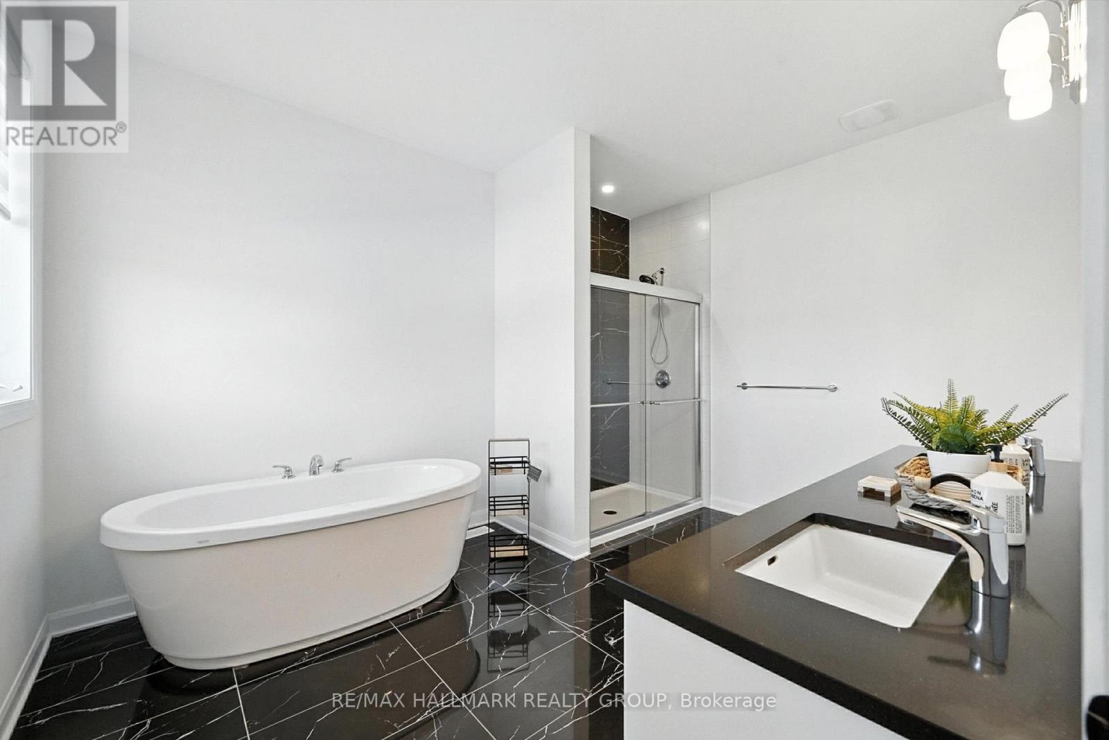 Photo 31 of 547 Anchor Circle, Ottawa ON