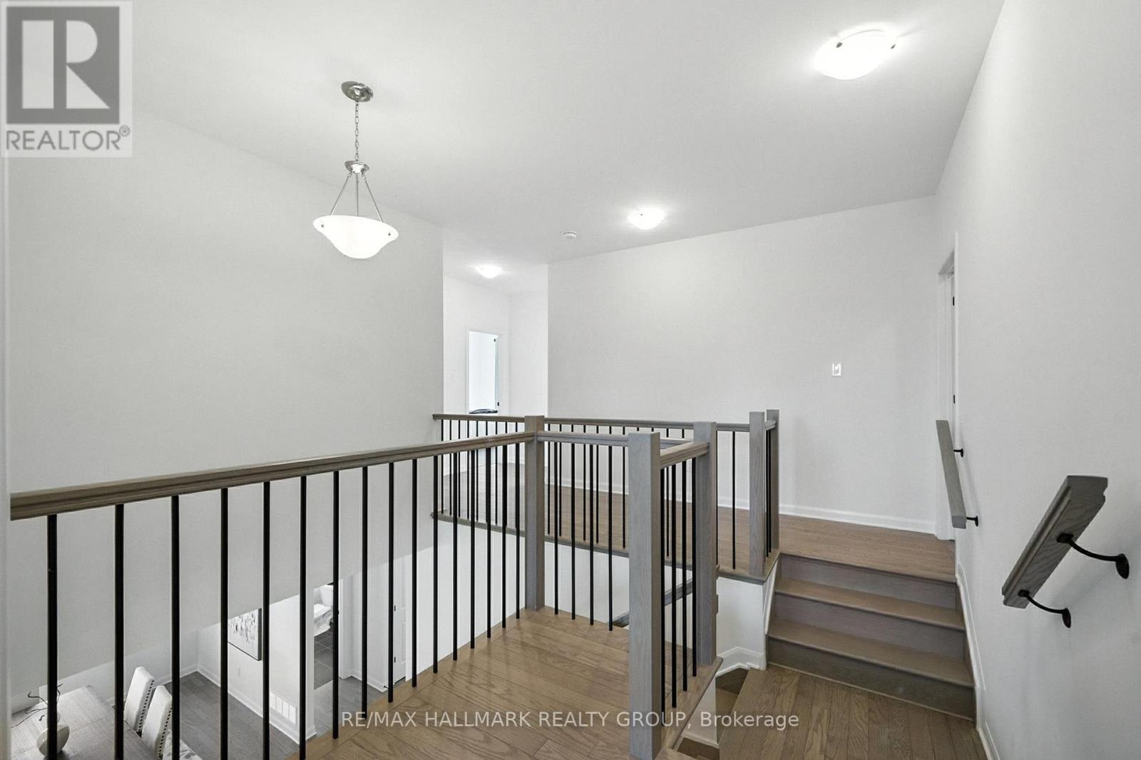 Photo 17 of 547 Anchor Circle, Ottawa ON