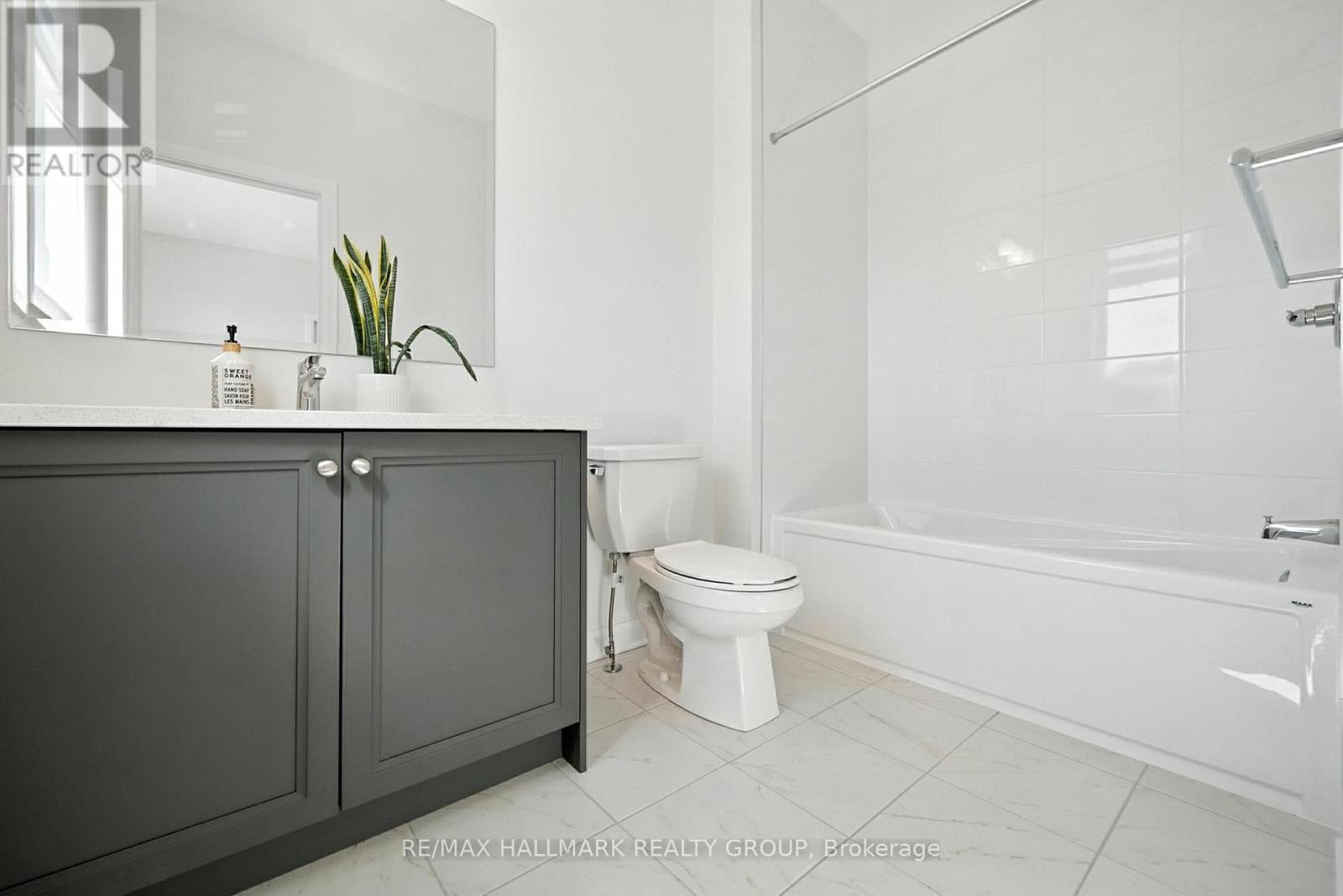 Photo 12 of 547 Anchor Circle, Ottawa ON