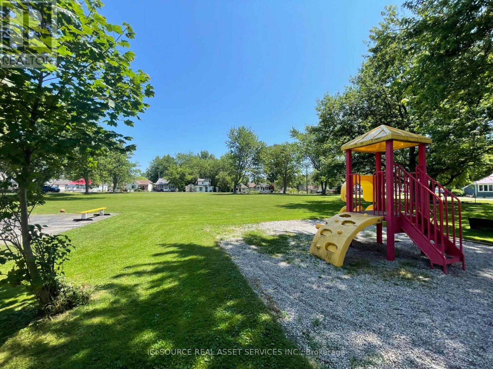 Photo 14 of 7 9 Walter Drive, Haldimand ON