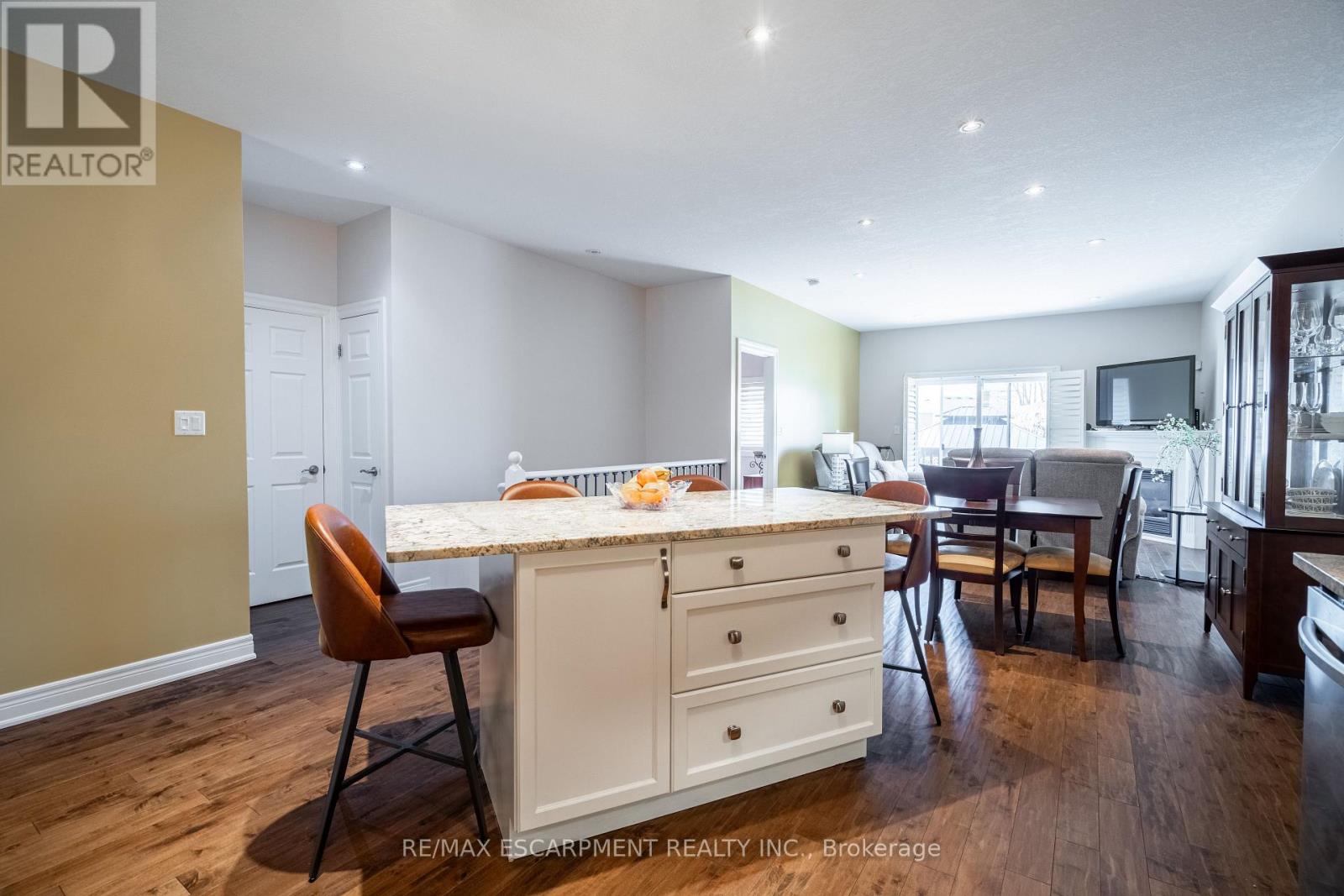 Photo 24 of 10 10 Greenbrook Drive, Hamilton ON