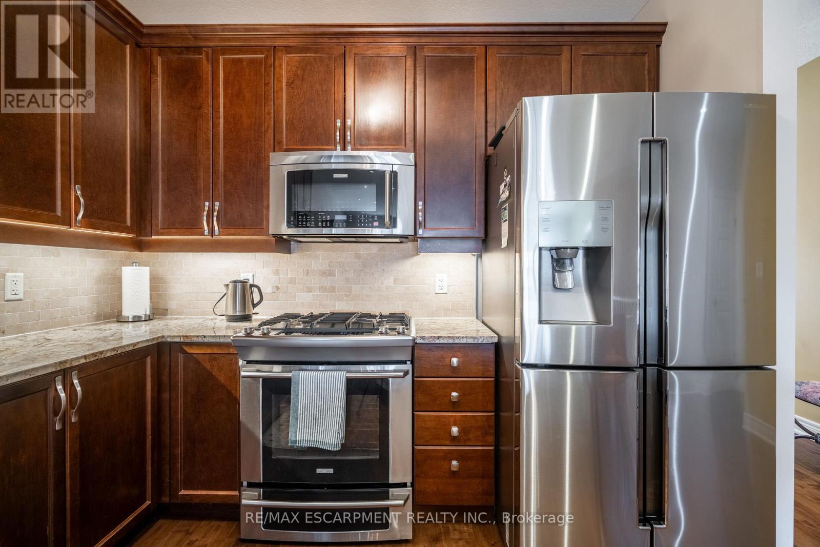 Photo 30 of 10 10 Greenbrook Drive, Hamilton ON