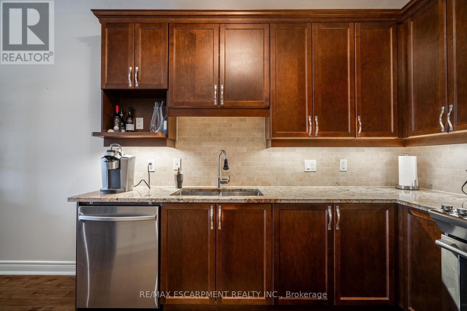 Photo 23 of 10 10 Greenbrook Drive, Hamilton ON