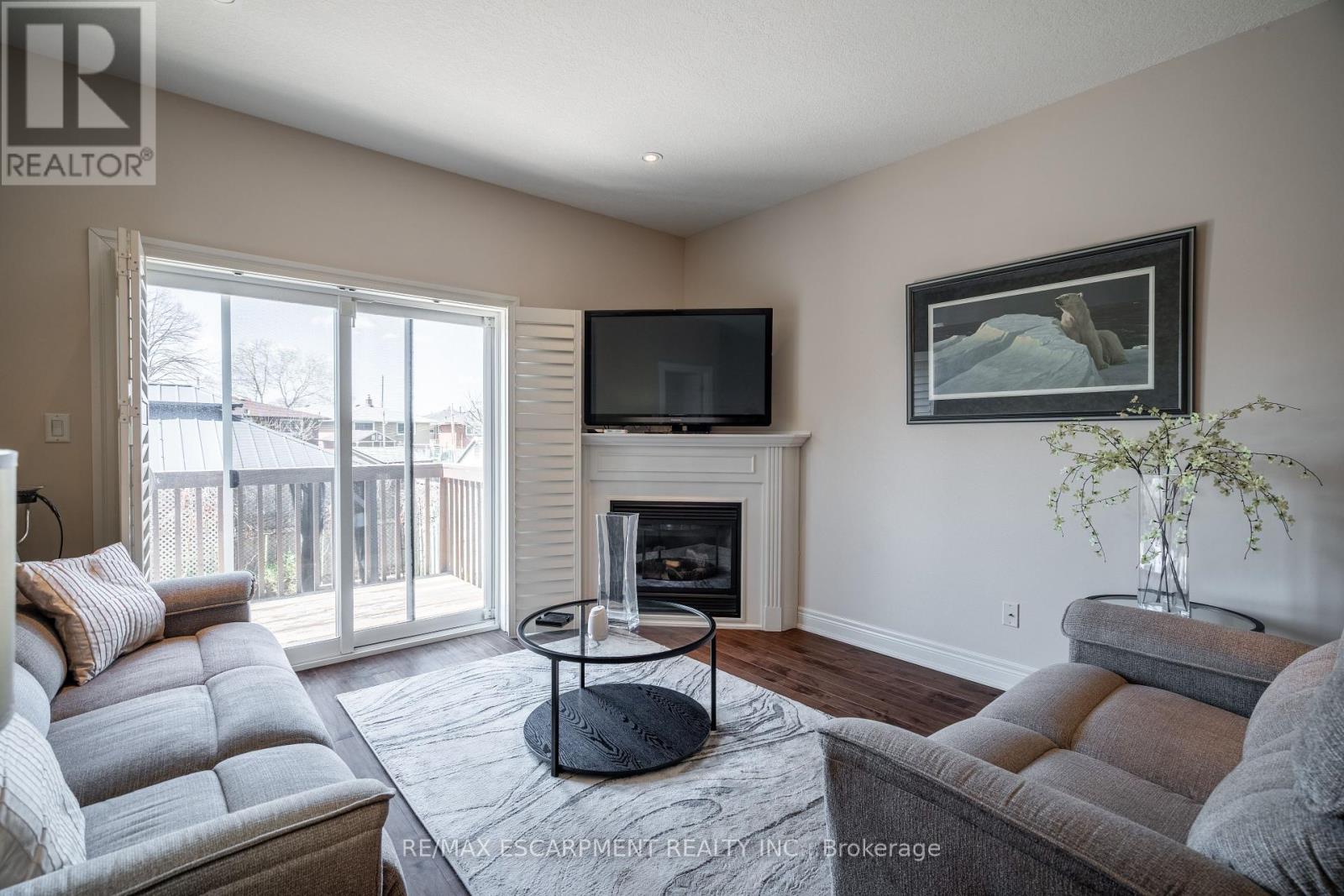 Photo 20 of 10 10 Greenbrook Drive, Hamilton ON