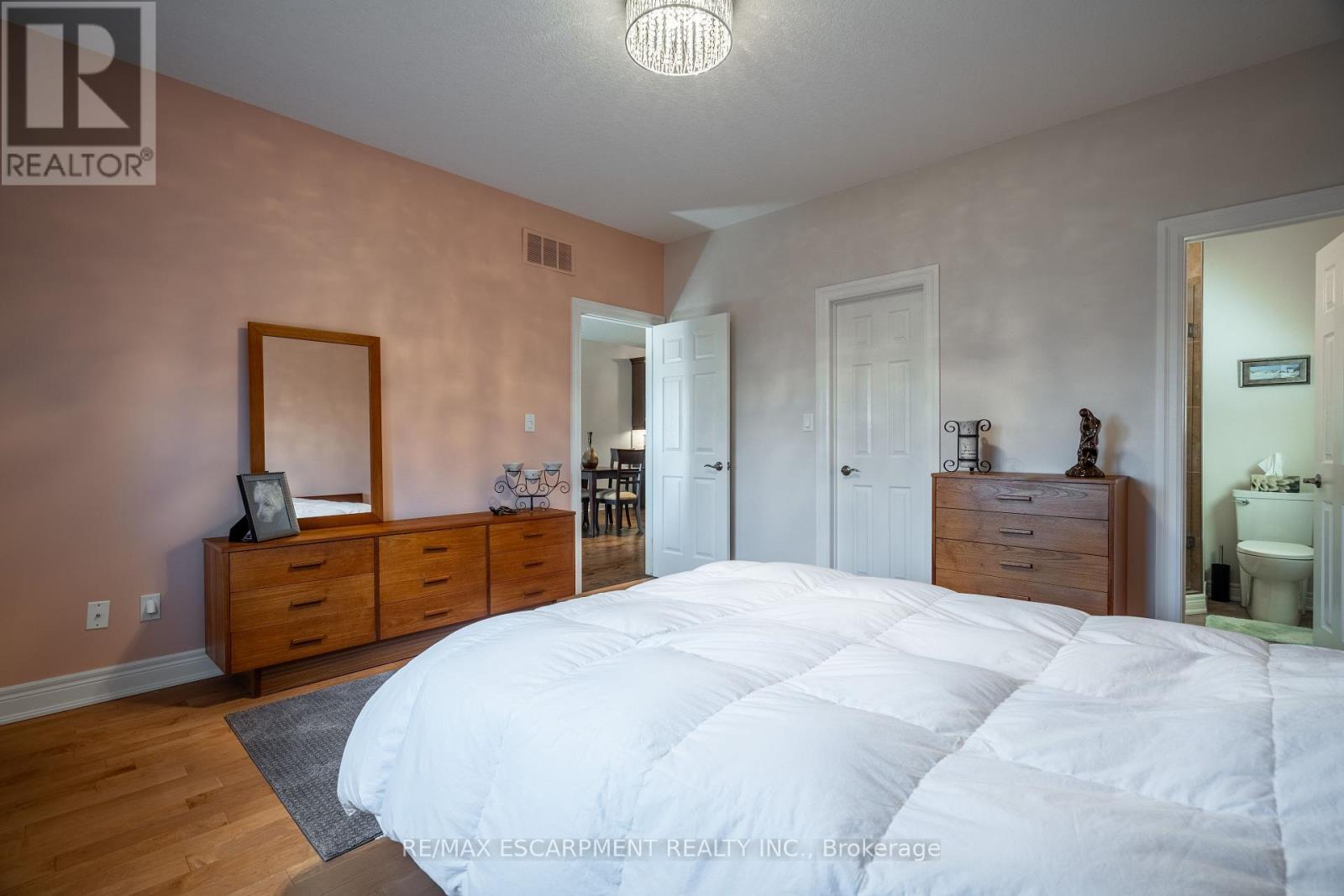 Photo 2 of 10 10 Greenbrook Drive, Hamilton ON