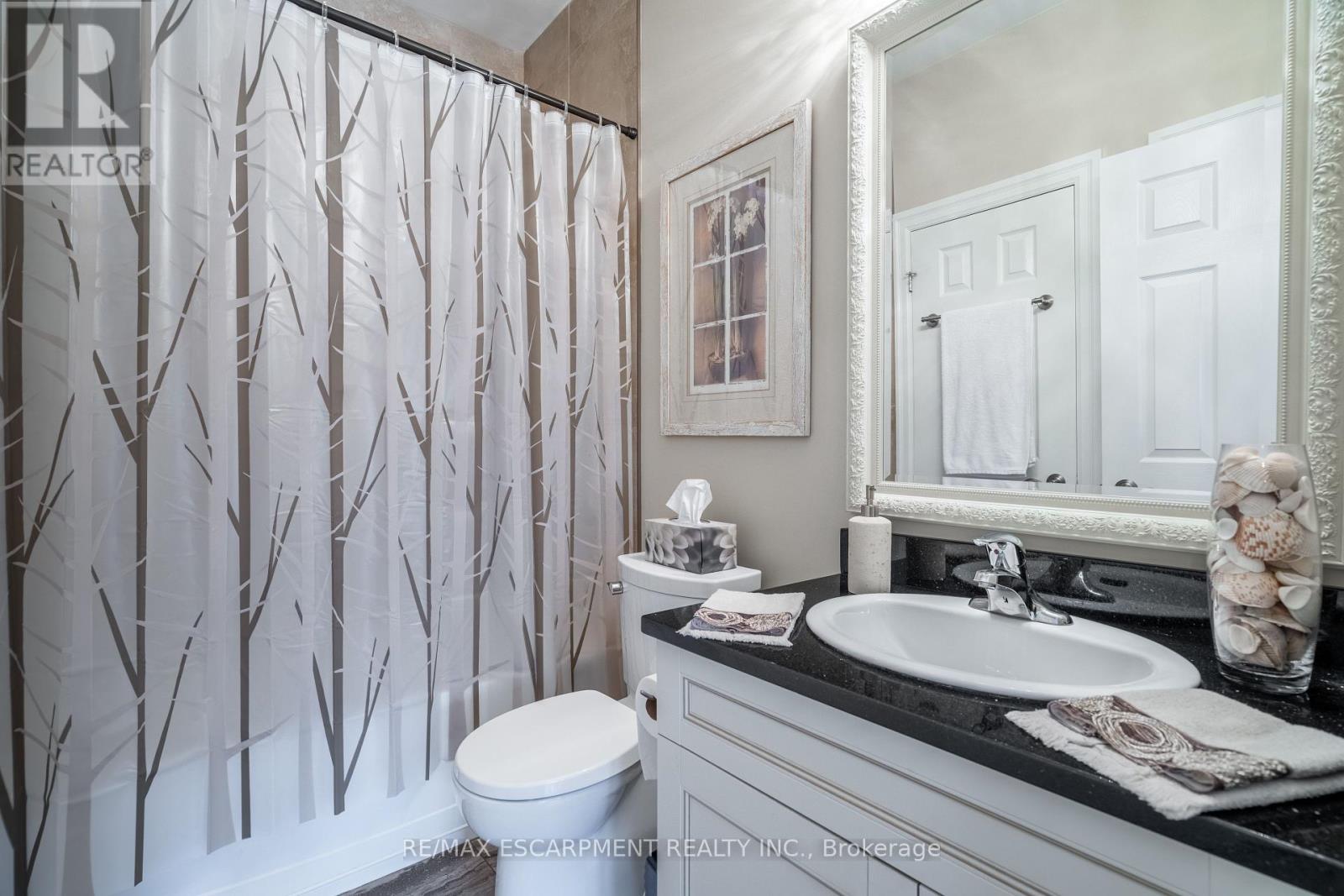Photo 17 of 10 10 Greenbrook Drive, Hamilton ON