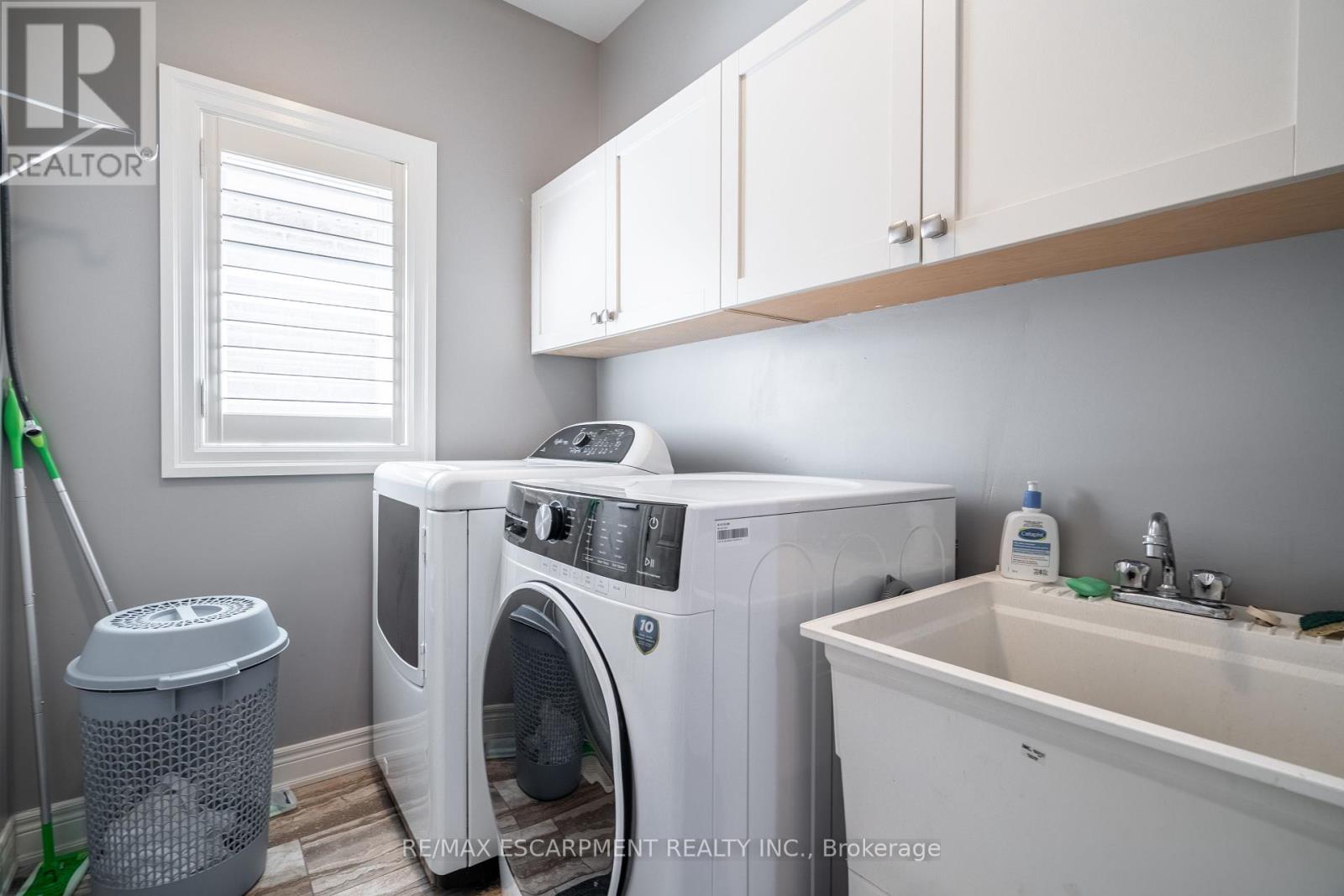 Photo 21 of 10 10 Greenbrook Drive, Hamilton ON