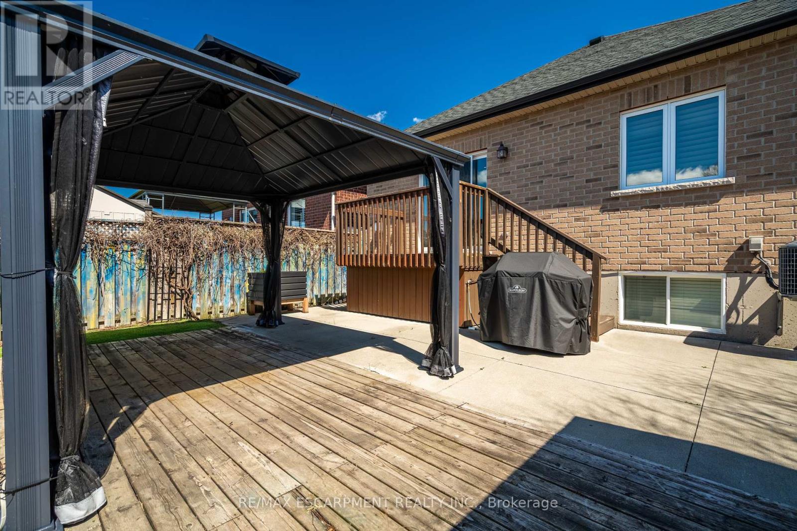 Photo 1 of 10 10 Greenbrook Drive, Hamilton ON
