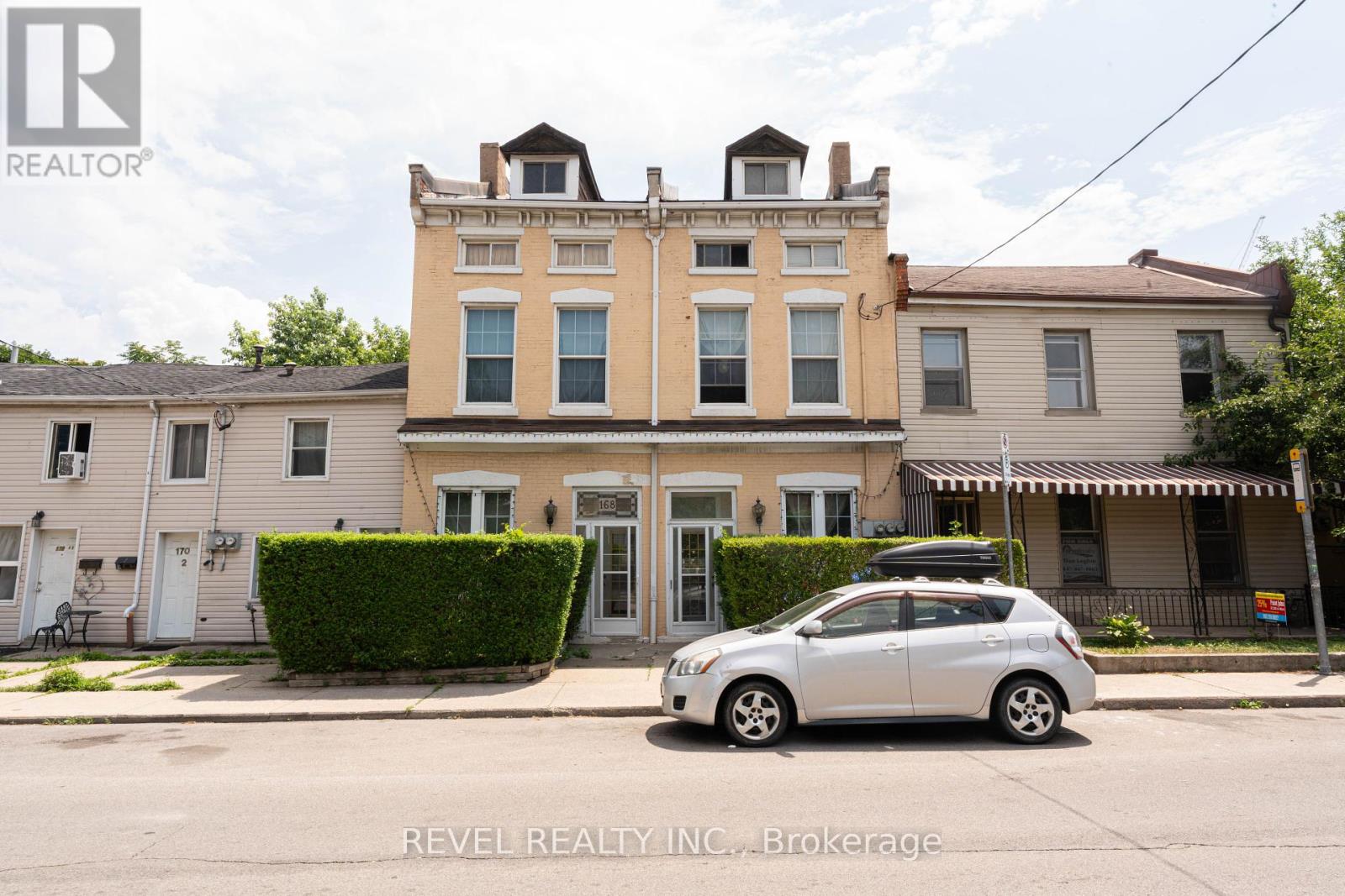 Photo 10 of 168 Macnab Street N, Hamilton ON