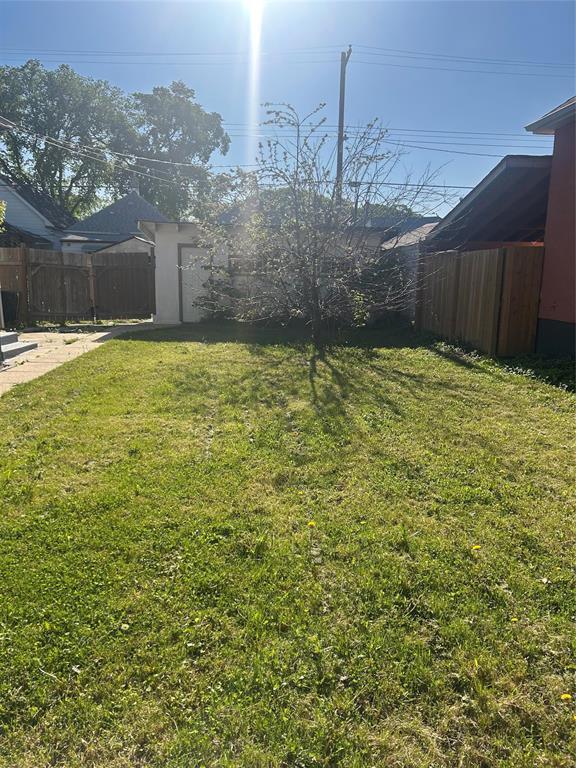Photo 12 of 1057 Sherburn Street, Winnipeg MB