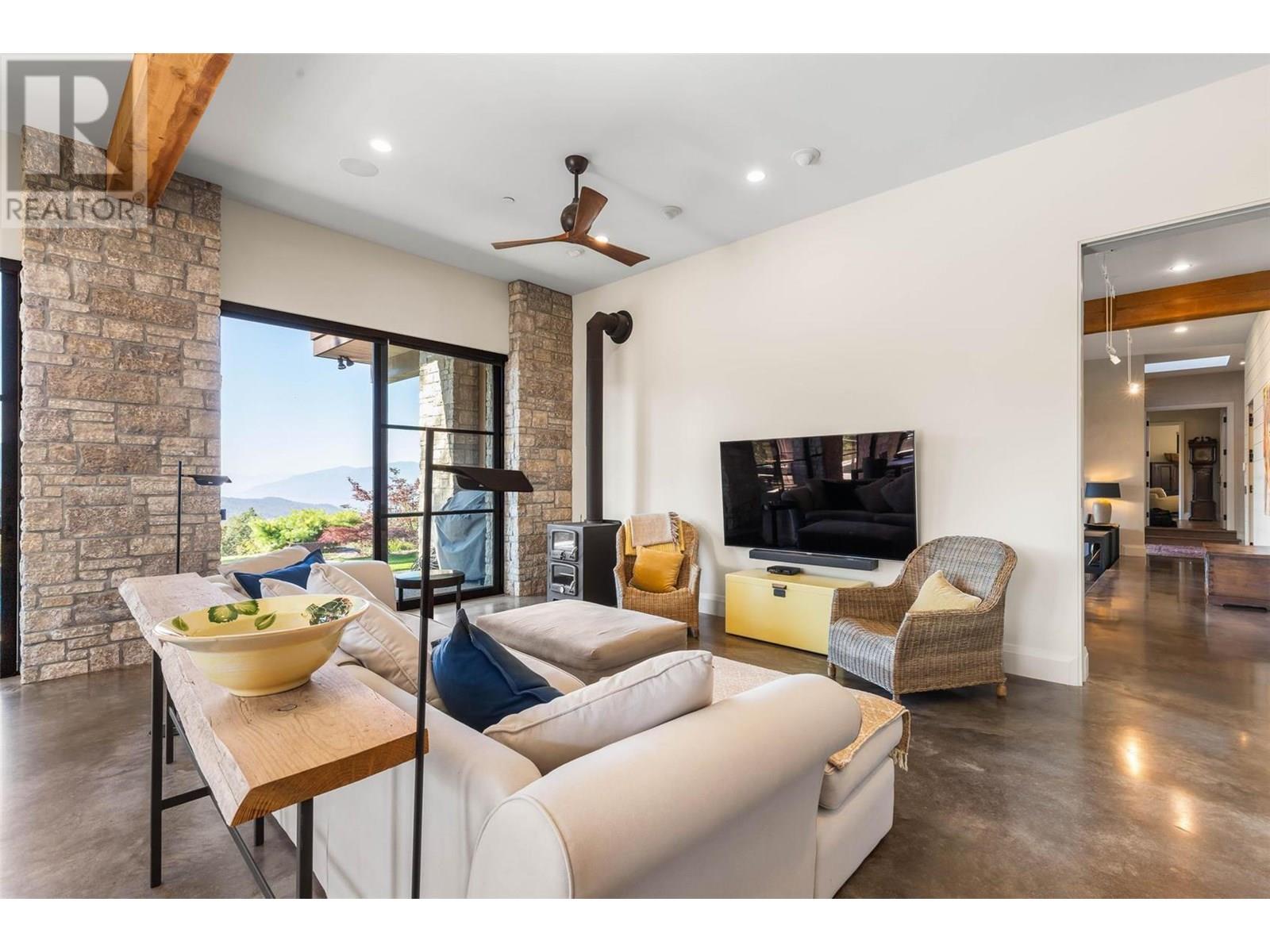 26 COMMONAGE ROAD - 23